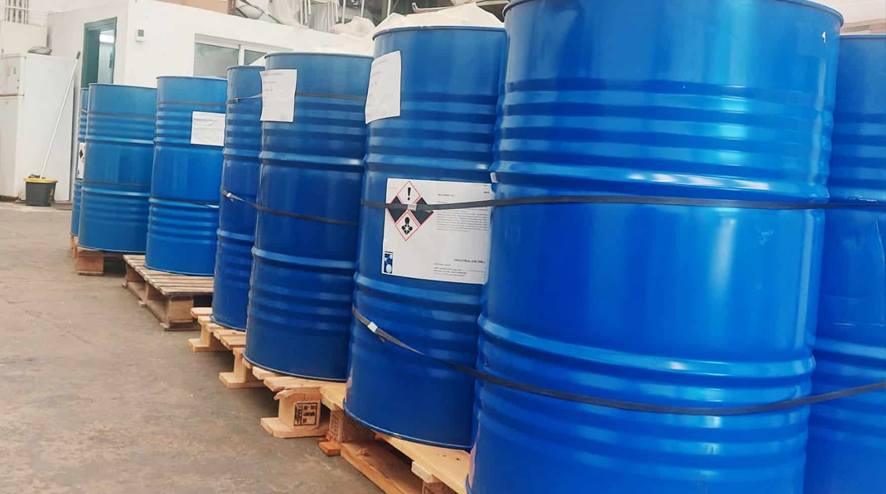 Transportes y Almacenajes Aguiar - bidones almacenados
